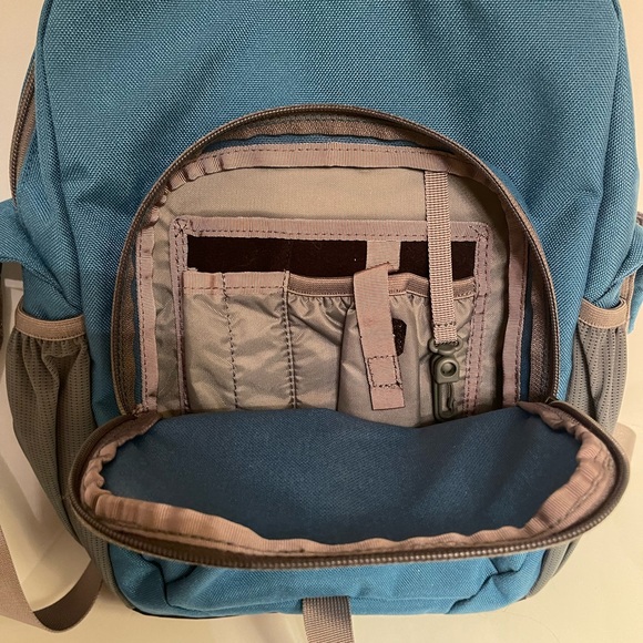 L.L Bean Messenger Bag NWOT - Picture 2 of 4